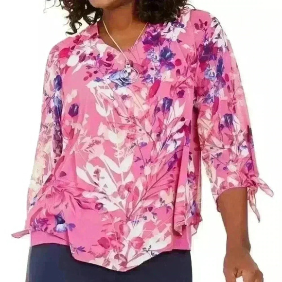 JM Collection Tops - NWT🩷👚Asymmetrical Printed Necklace Top